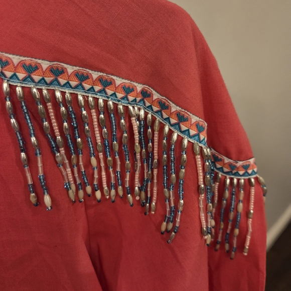 vintage red Wrangler Western-style shirt featuring beaded fringe on the shoulder - Picture 3 of 5